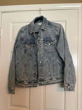 Wonderly Light Acid-Wash Denim Jacket - Blue